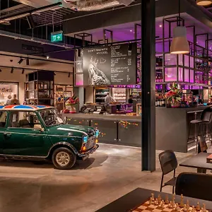 Hotel Moxy London Heathrow Airport ****
