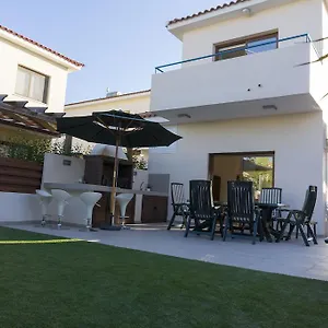 https://chara-elizabeth-no-2-villa.protaras-cy-hotels.com