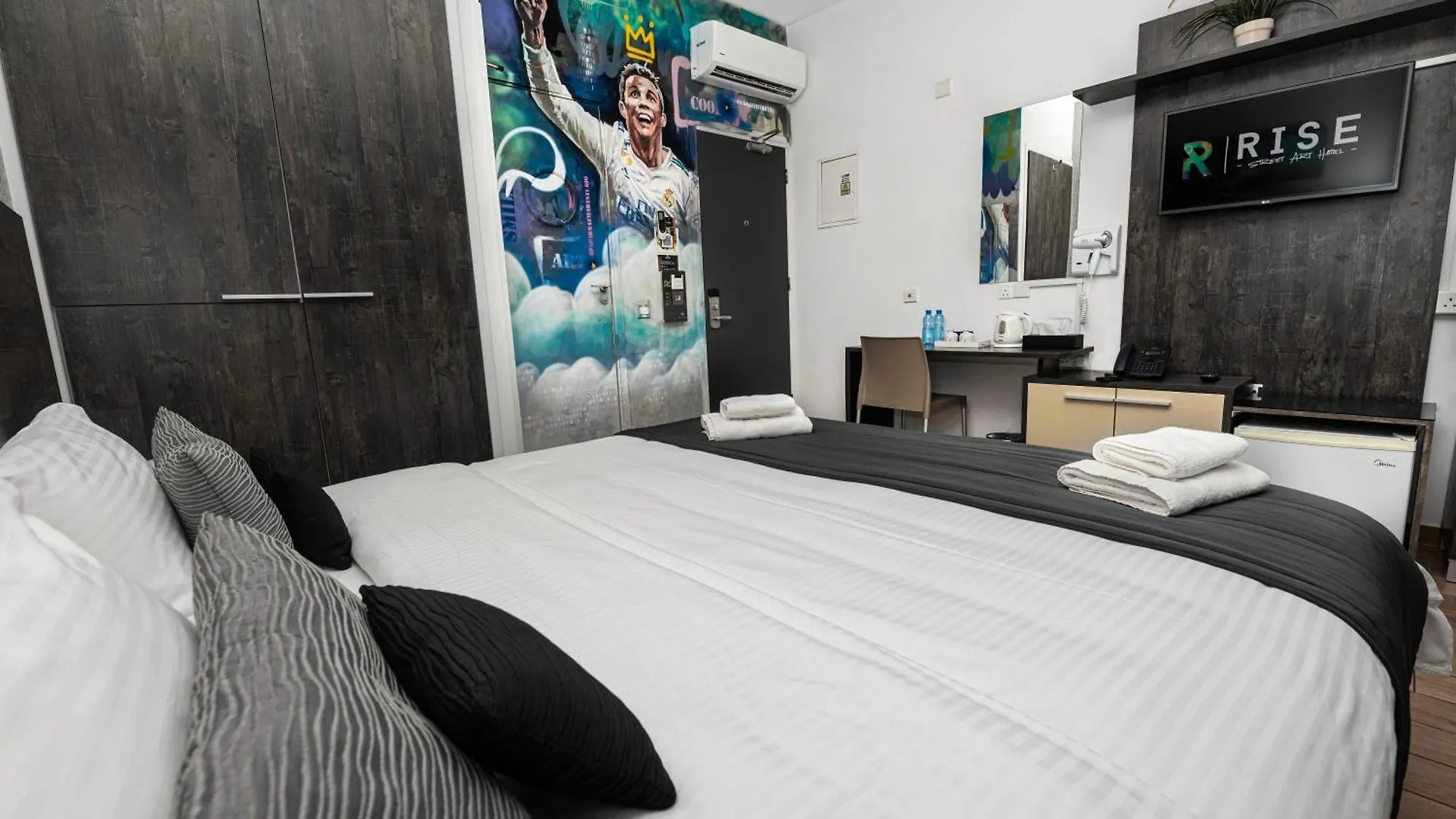 Rise Urban Art Hotel 3*, Larnaca