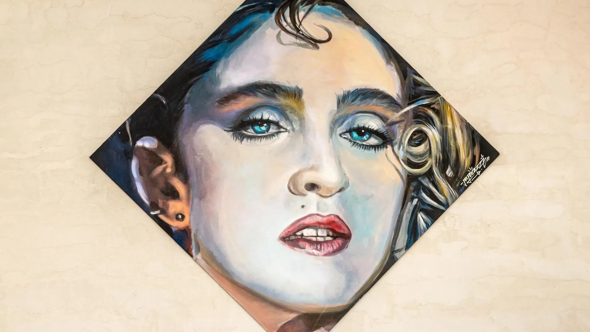 Rise Urban Art Hotel